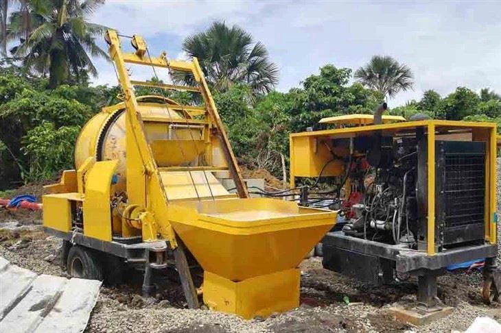 Batedora de formigó amb motor dièsel amb bomba